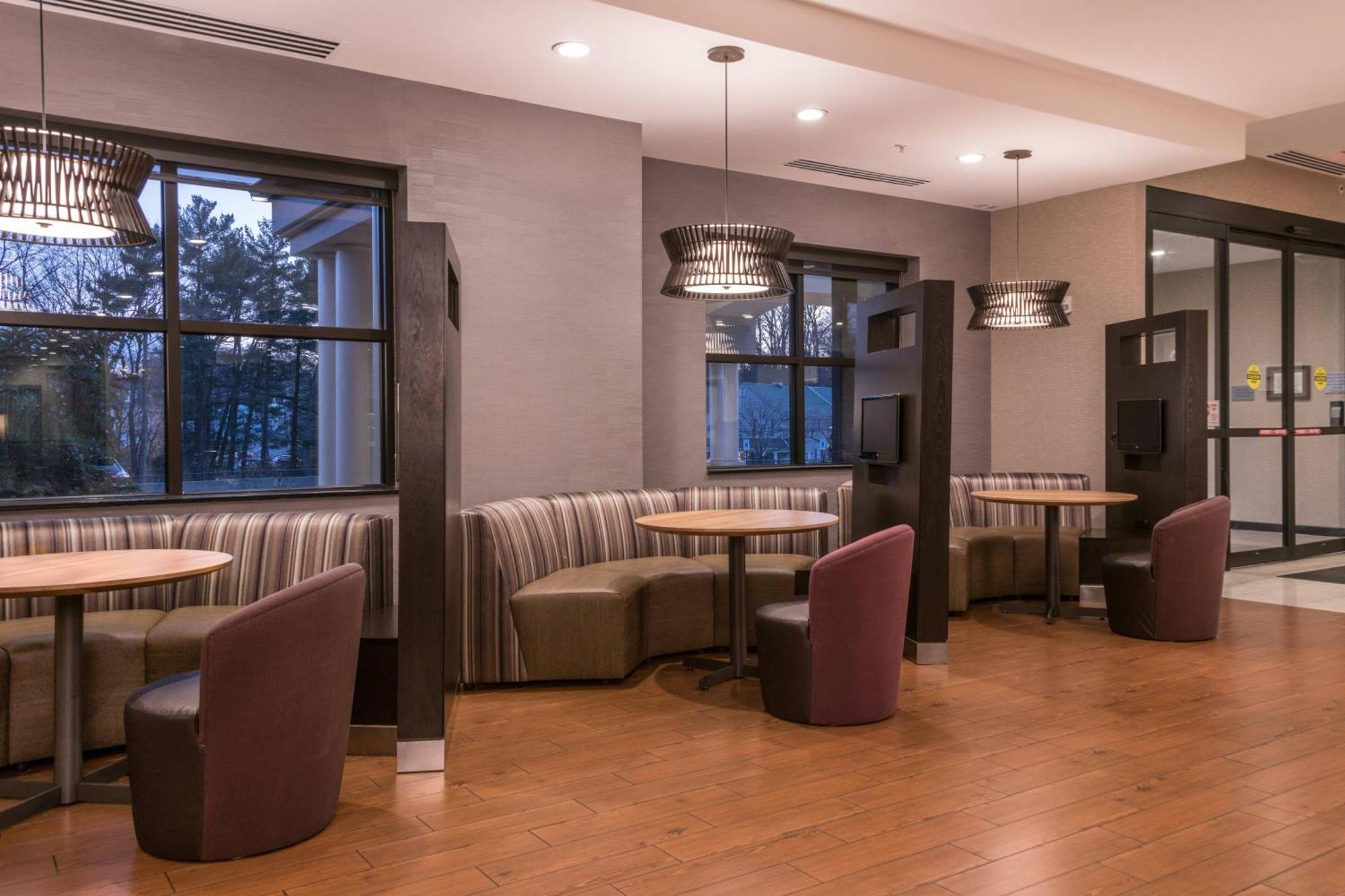 Courtyard By Marriott Newark-University Of Delaware Bagian luar foto