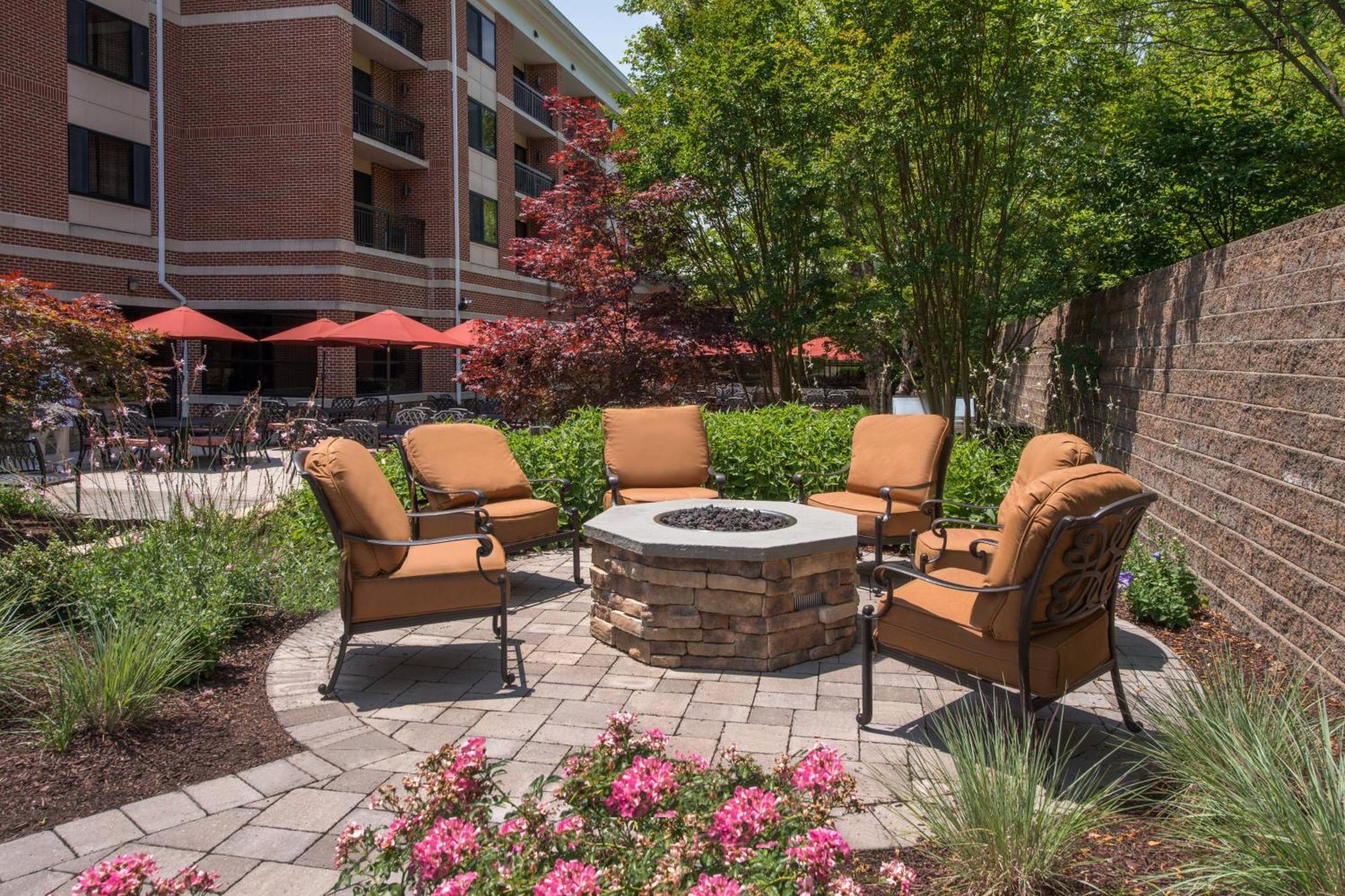Courtyard By Marriott Newark-University Of Delaware Bagian luar foto
