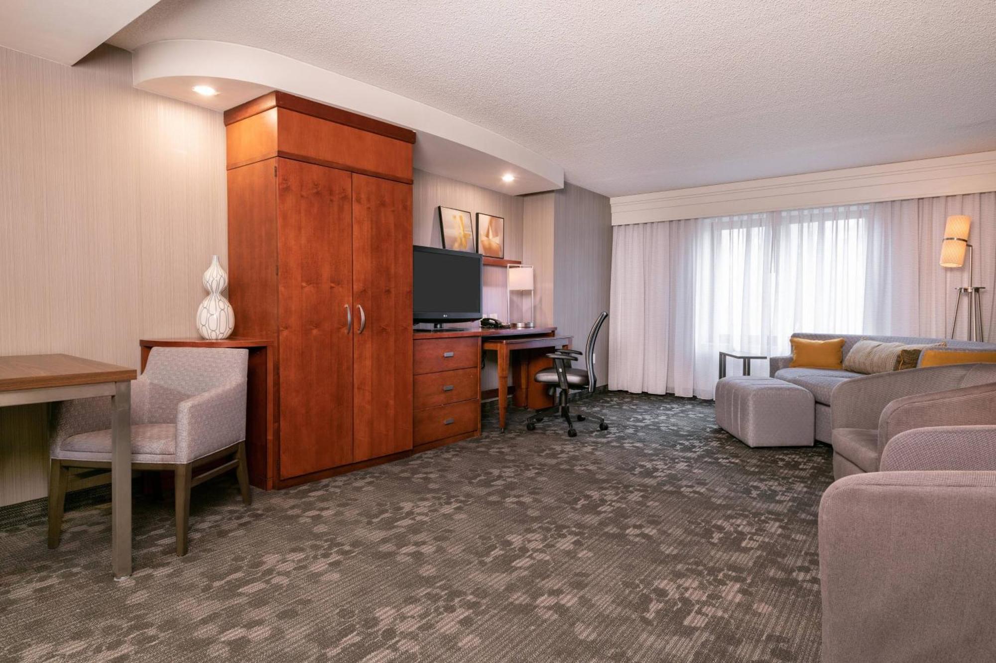 Courtyard By Marriott Newark-University Of Delaware Bagian luar foto