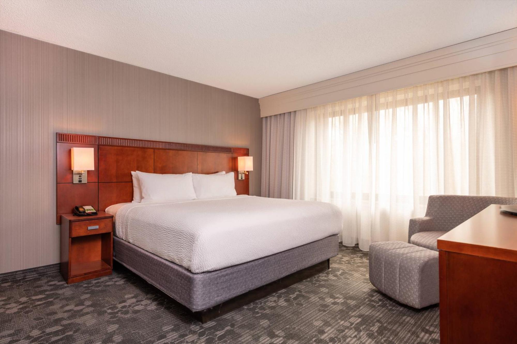Courtyard By Marriott Newark-University Of Delaware Bagian luar foto