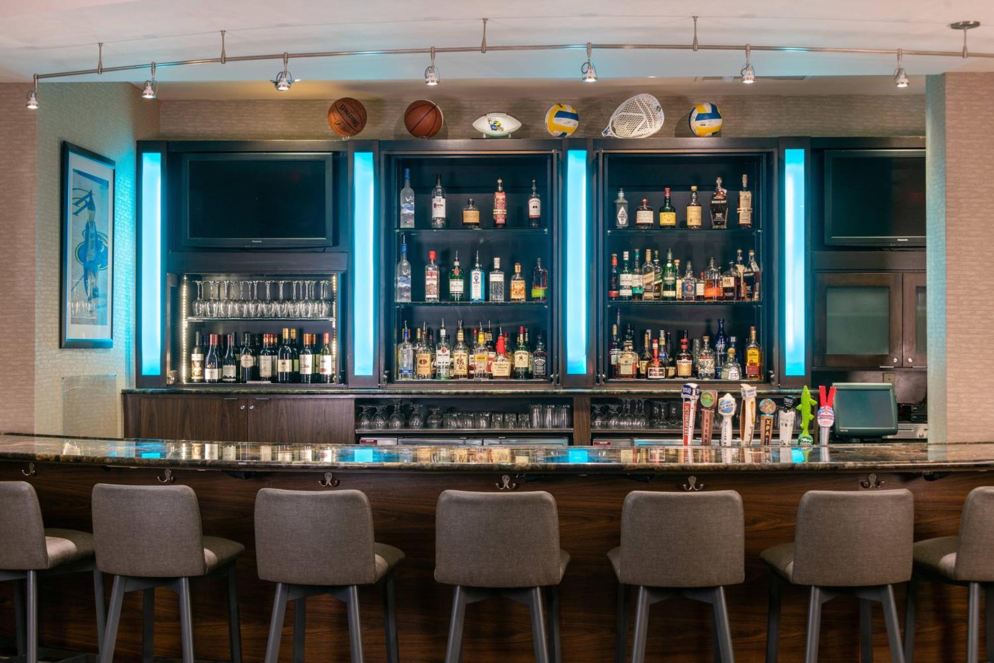 Courtyard By Marriott Newark-University Of Delaware Bagian luar foto