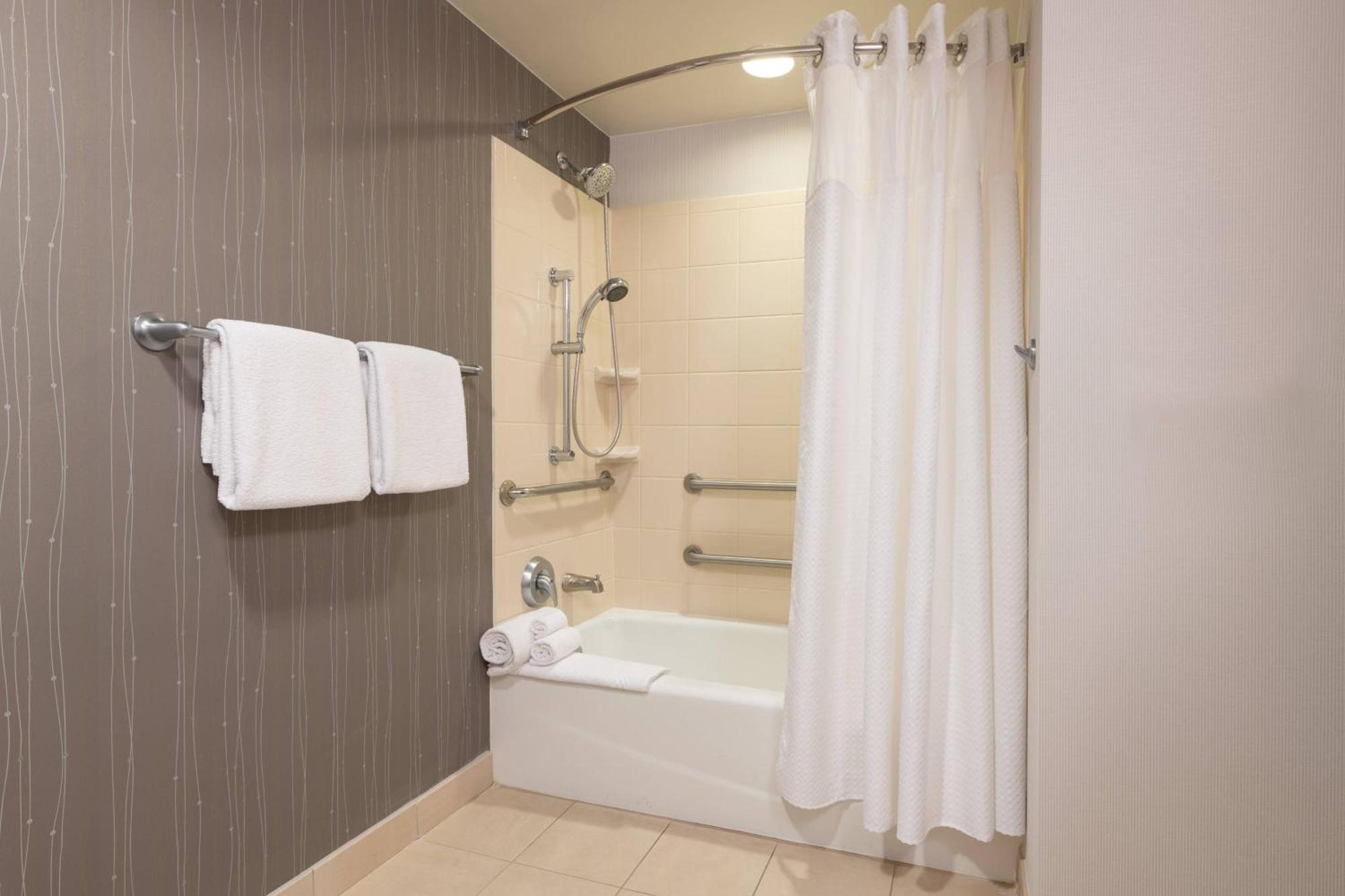 Courtyard By Marriott Newark-University Of Delaware Bagian luar foto