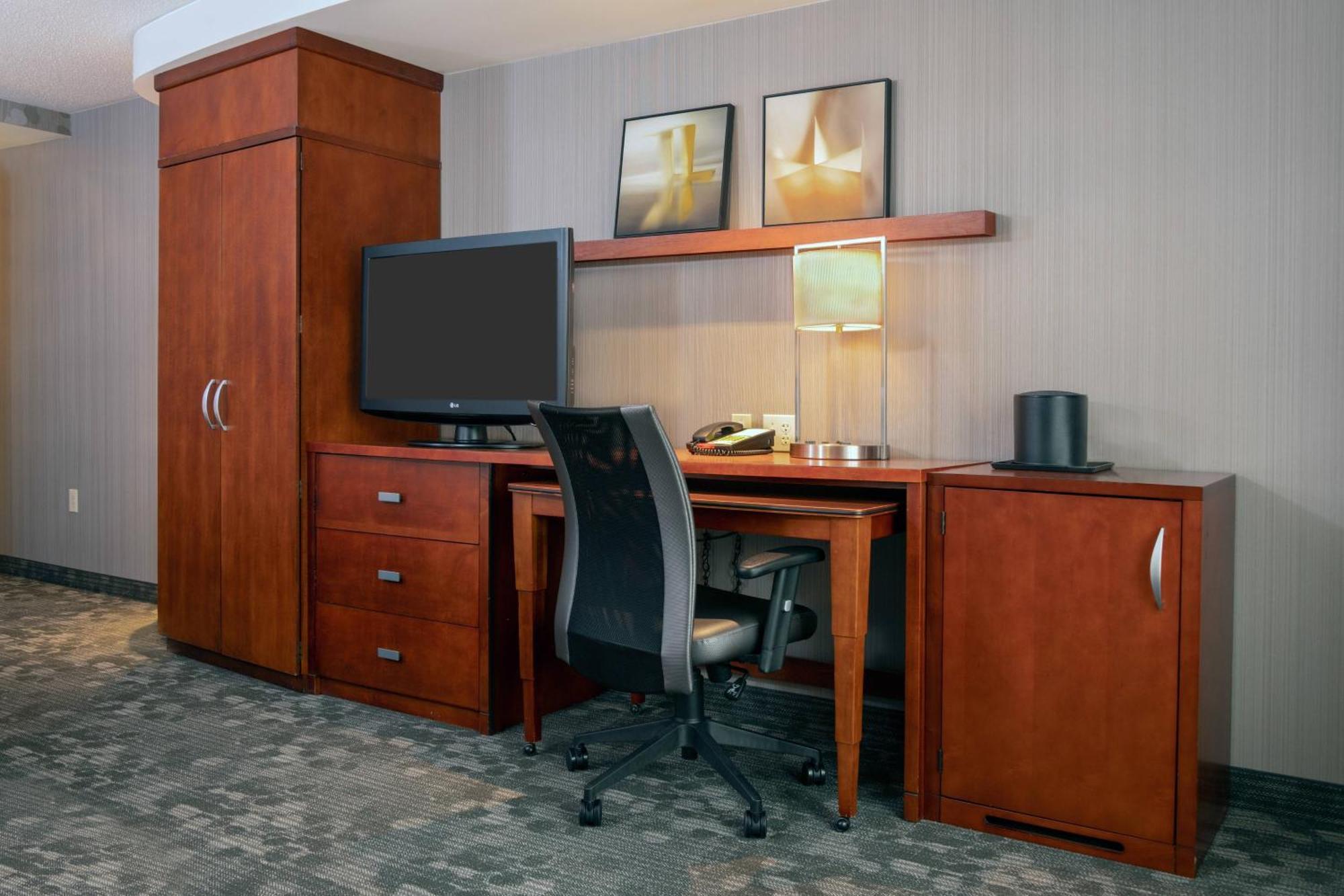 Courtyard By Marriott Newark-University Of Delaware Bagian luar foto