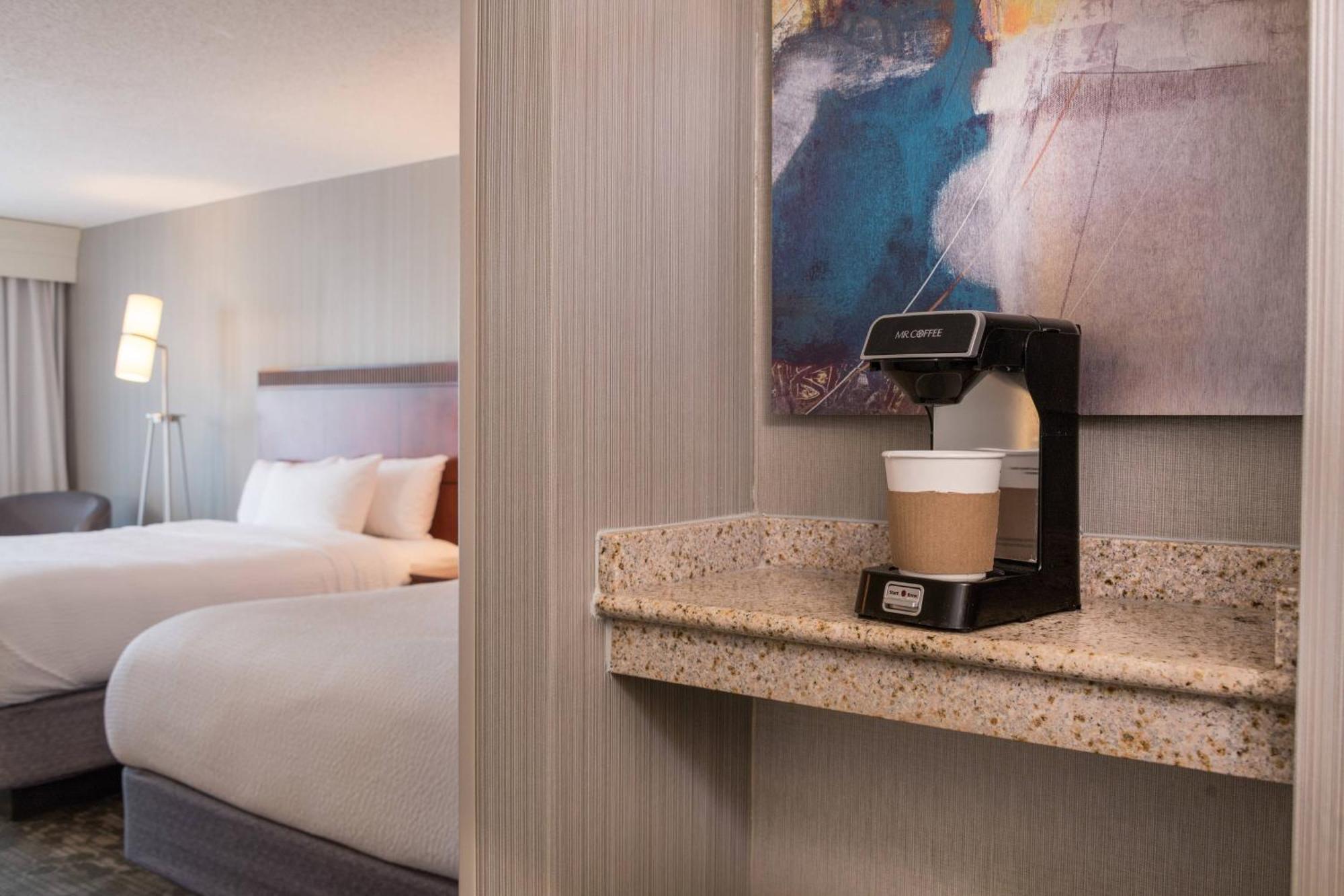 Courtyard By Marriott Newark-University Of Delaware Bagian luar foto